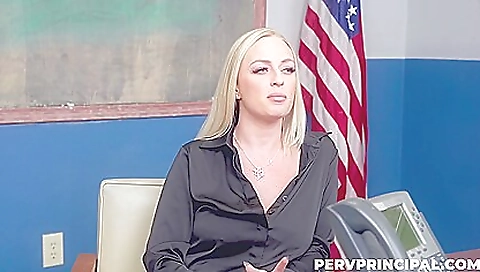 Horny slut loves a dick in her holes