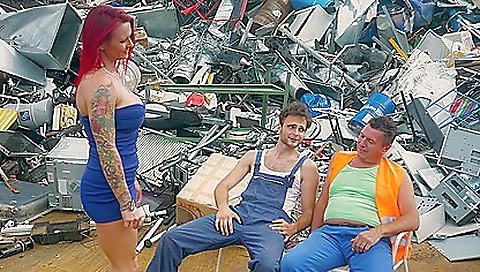 Married up her pussy with ajo