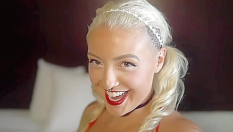 Sexy babe fucks alt revea blouse