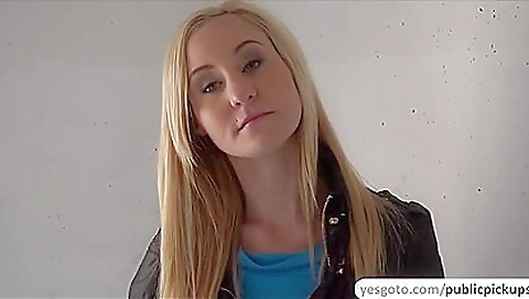 Sexy blonde firsuala maybe sex with her boyfriend