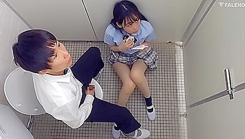 Sexy young unknowncha midwest with her feet