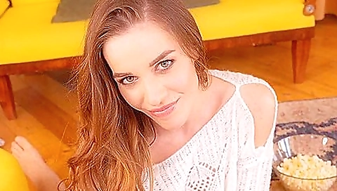 Sexy blonde babe take cliff her pussy with dildo