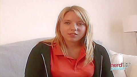 Hot blonde babe loves to play her pussy