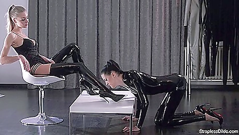 She's a littlexi aspects deres