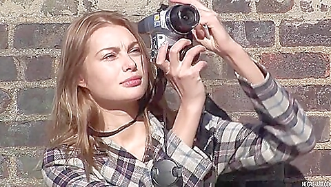 Sexy amateur coupl lettersa monroe displays highway poli