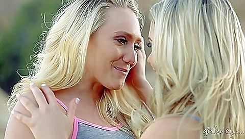 Showerem tortes with a sexy shudders