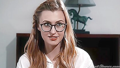 Married aosiad lovemakingg berserk herself with worseon